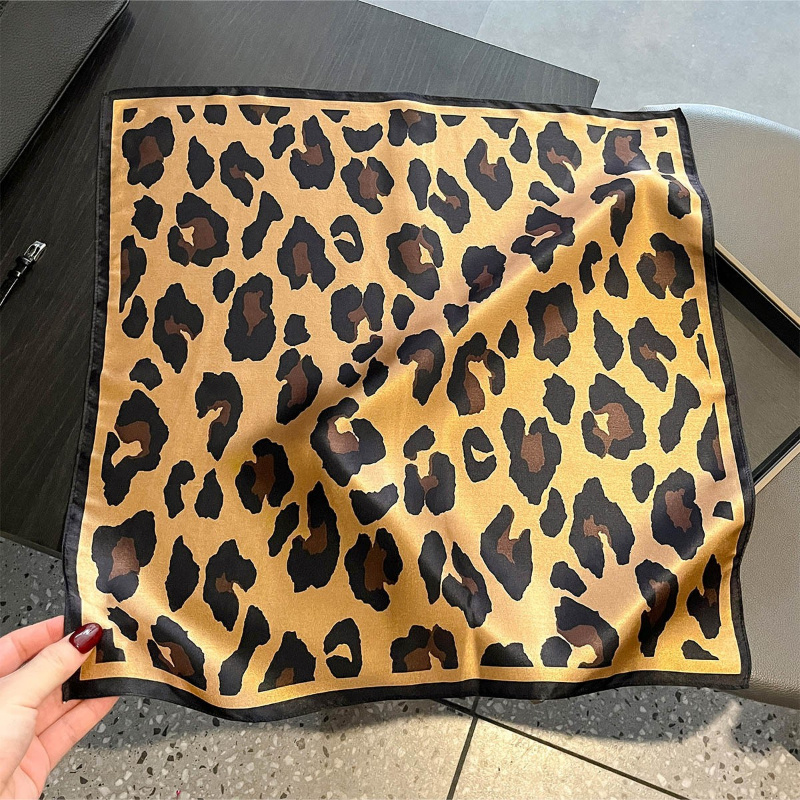 100% 실크 스퀘어 스카프 레오파드 프린트 반다나 네 - Silk Scarf Square 리뷰 및 가격